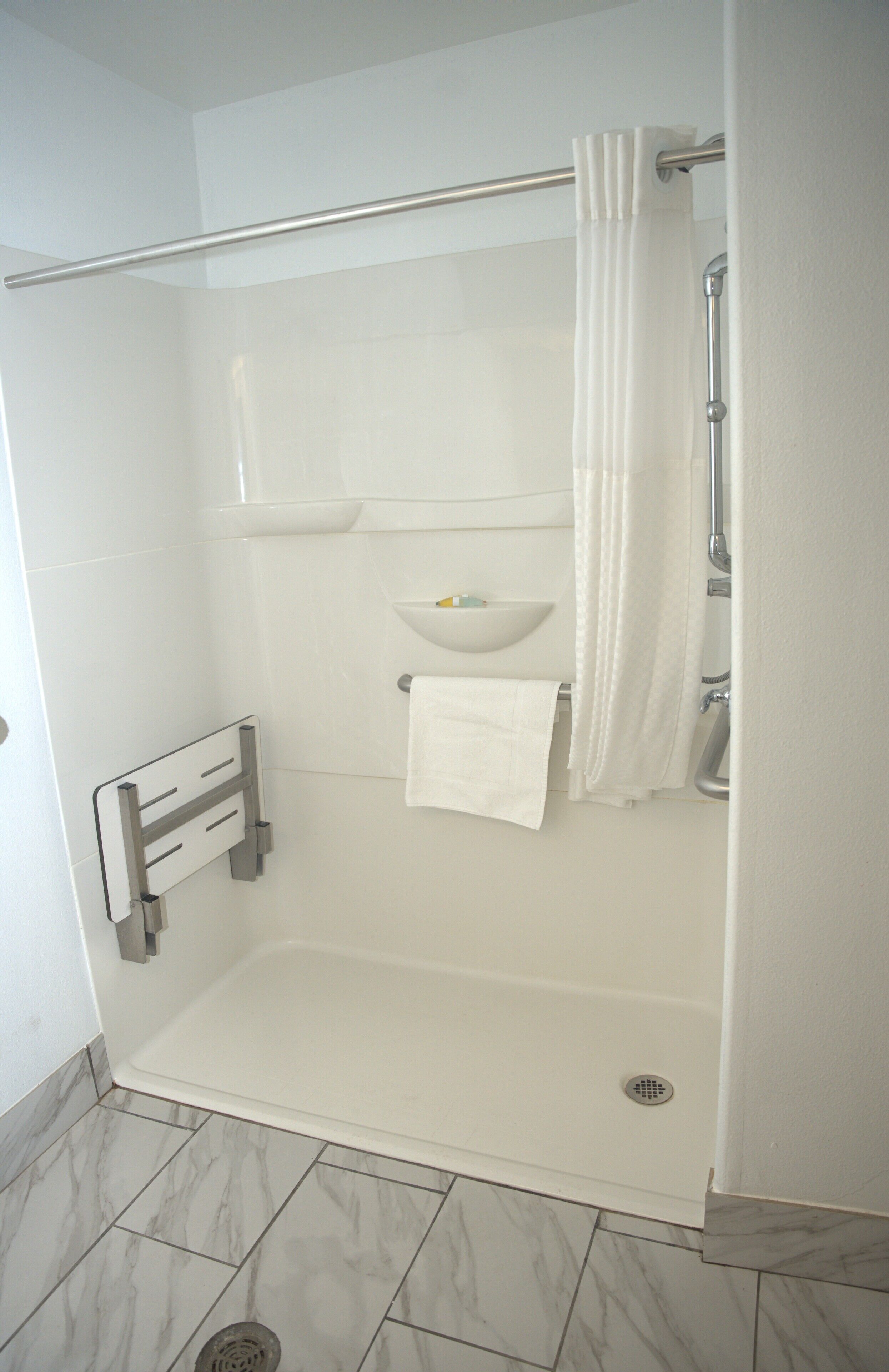 room, 1 queen bed, accessible, non smoking (mobility) | accessible bathroom