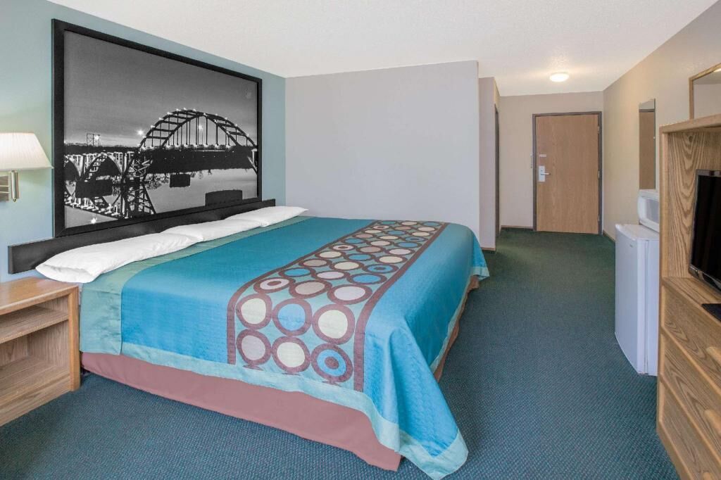 Desk, laptop workspace, blackout curtains, free cots/infant beds