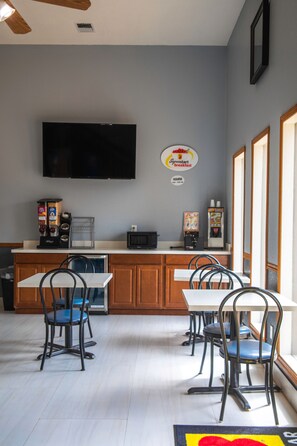 Free daily on-the-go breakfast - Super 8 by Wyndham Mountain Home (Mountain Home)