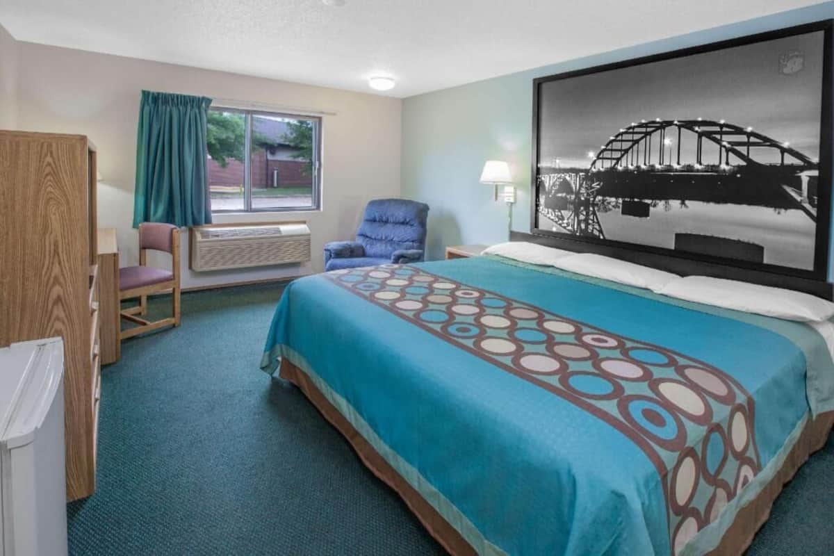 Desk, laptop workspace, blackout drapes, free cribs/infant beds