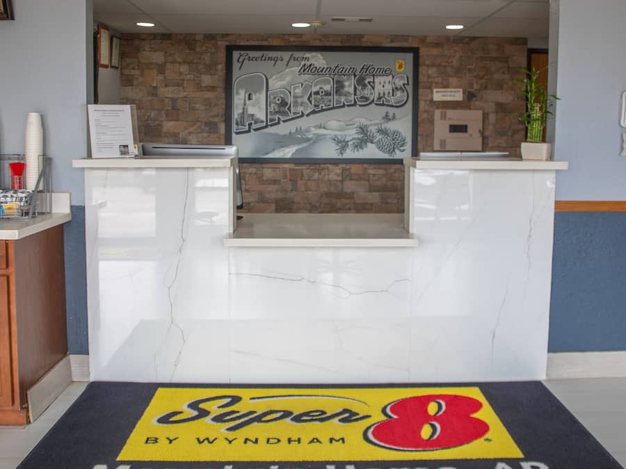 Check-in/check-out kiosk