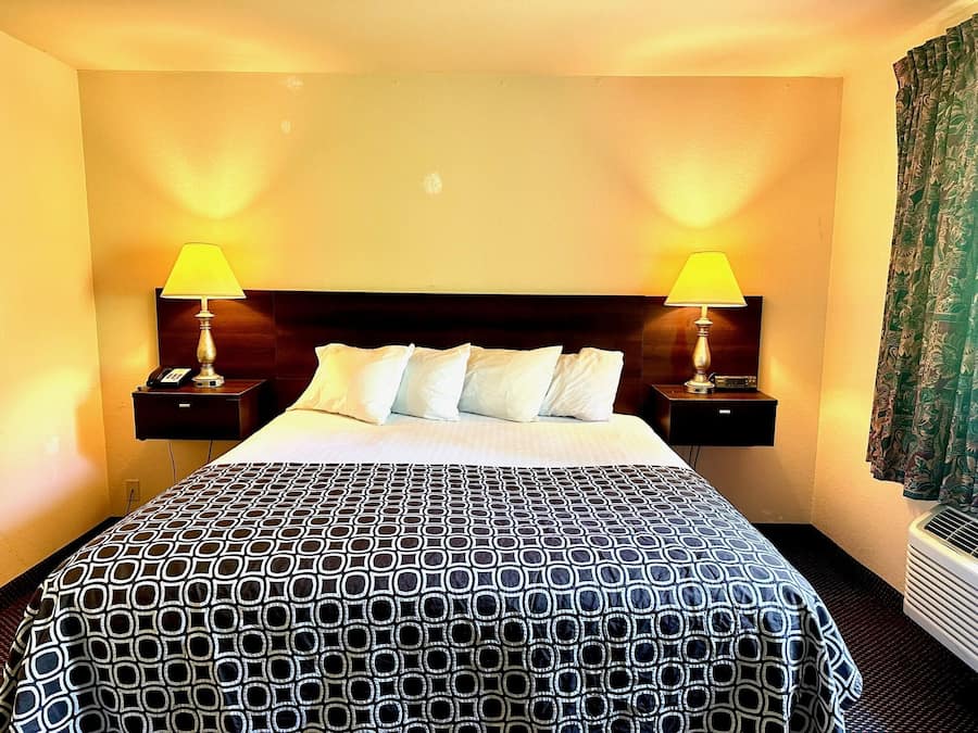 Ferros/tábuas de passar roupa, Wi-Fi de cortesia, roupa de cama