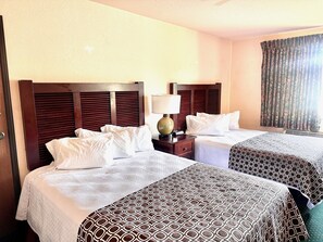 Rom – standard, 2 queensize-senger, ikke-røyk | Strykejern/-brett, wi-fi (inkludert) og sengetøy