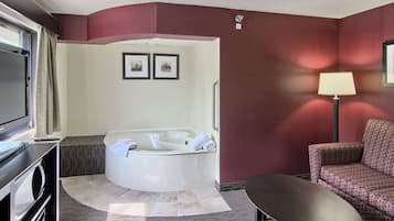 Honeymoon Suite, Jetted Tub | Room amenity