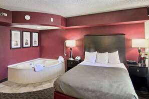 Desk, laptop workspace, iron/ironing board, free WiFi - Blossom Hotel & Suites Traverse City (Traverse City)