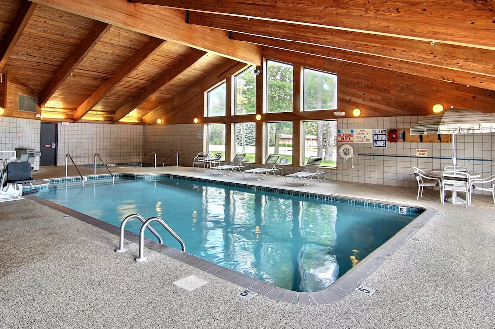 Blossom Hotel & Suites Traverse City