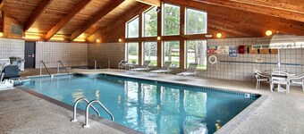 Blossom Hotel & Suites Traverse City