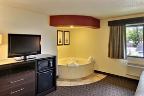 Jetted tub - Blossom Hotel & Suites Traverse City (Traverse City)