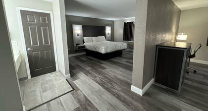 HomeTown Inn & Suites