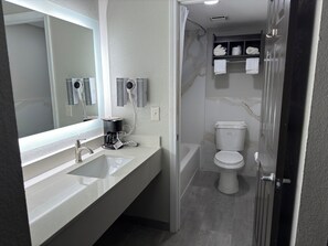 2 King beds, Non Smoking | Bathroom | Free toiletries, hair dryer, towels - HomeTown Inn & Suites (Belle Plaine)
