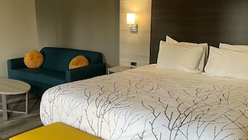 Premier Suite, 1 King Bed with Sofa bed, Whirl pool, Fireplace, Non Smoking | 書桌、遮光窗簾/窗簾、熨斗/熨衫板、免費 Wi-Fi