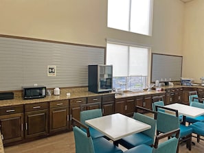 Free daily buffet breakfast