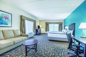 1 bedroom, premium bedding, desk, laptop workspace