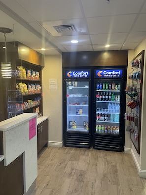 Gift shop - Comfort Inn & Suites Sarasota I75 (Sarasota)