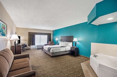 Suite, 1 King Bed with Sofa bed, Non Smoking, Jetted Tub. Comfort Inn & Suites Sarasota I75