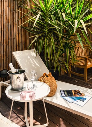 Lakens van Egyptisch katoen, luxe beddengoed, een kluis op de kamer