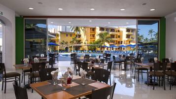 2 restaurants; breakfast, lunch, and dinner served