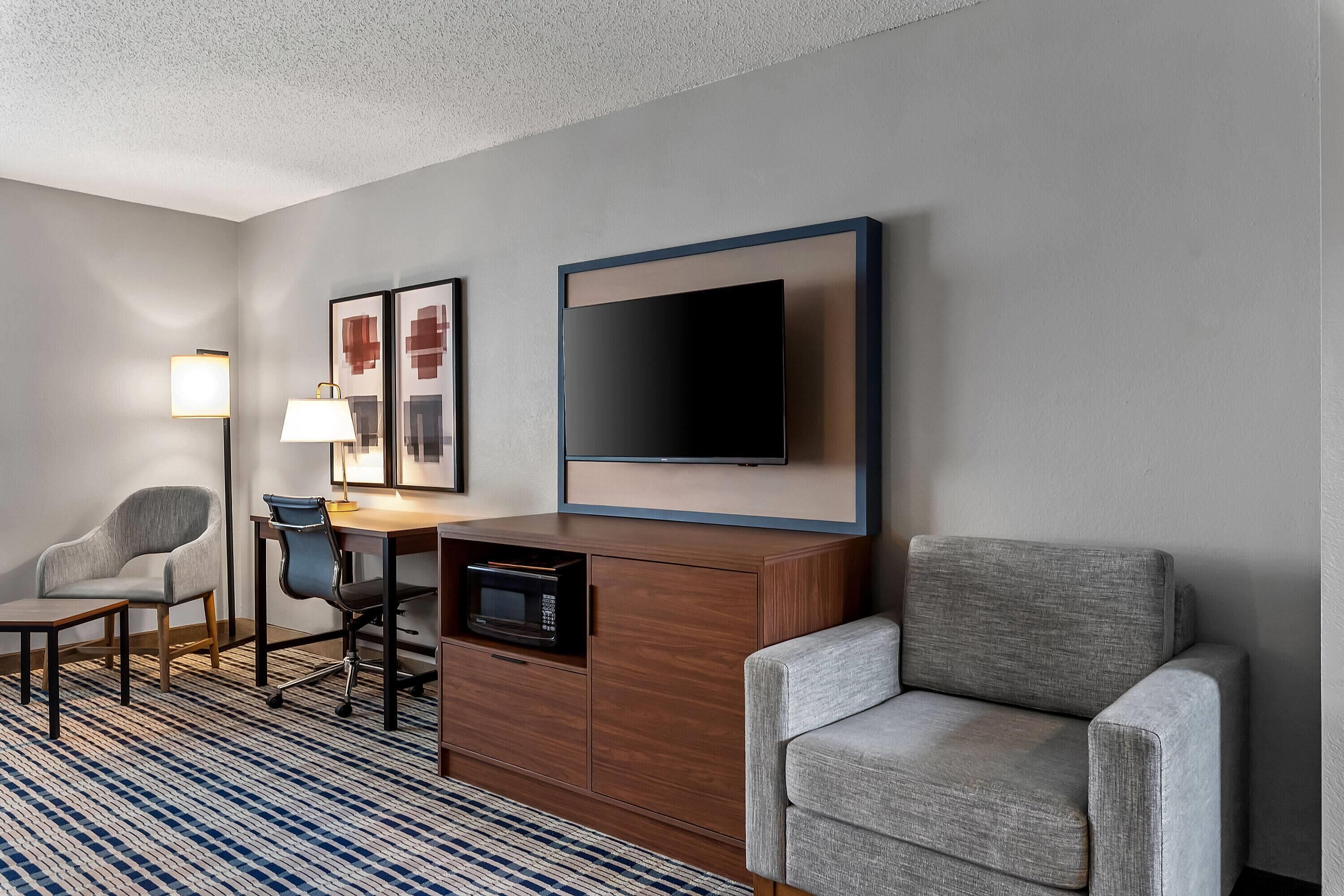 studio suite, 1 king bed, non smoking | desk, blackout curtains, iron/ironing board, free cots/infant beds