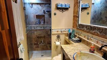 Amenidades de baño gratuitas y secadora de cabello
