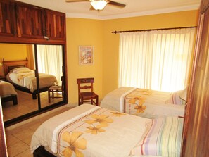 Blackout curtains, iron/ironing board, free cots/infant beds - Marina Sol (Cabo San Lucas)