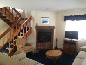 TV, fireplace - Shawnee Village Resort (Shawnee On Delaware)