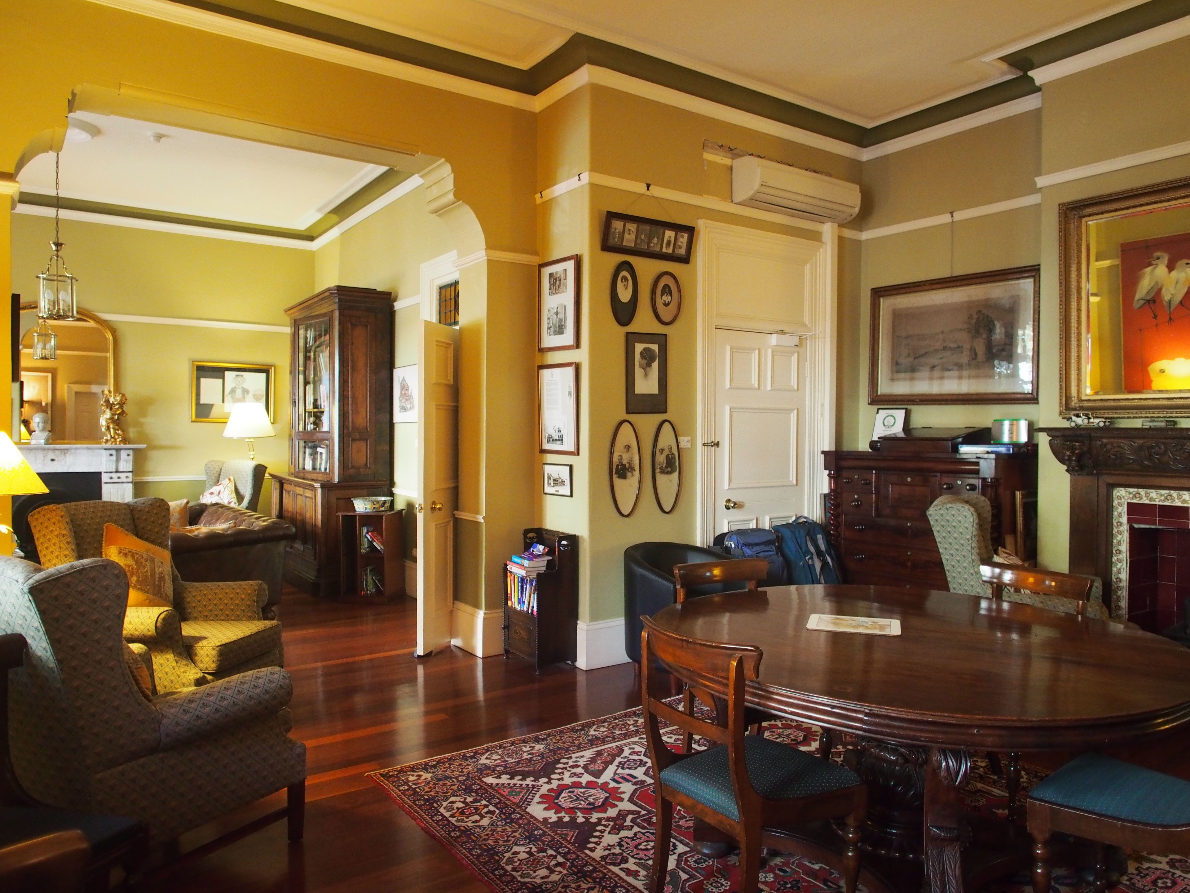 Lobby lounge