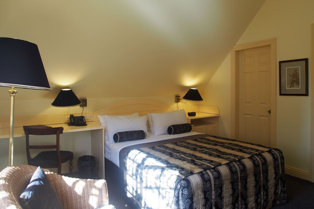 Cosy Queen Room (located on the 2nd floor. No lift access)