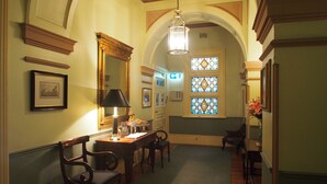 Unclassified image, 3 of 48, button - Simpson Of Potts Point (Potts Point)