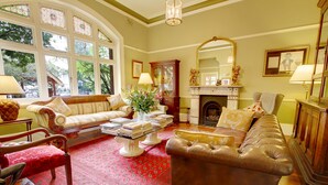 Unclassified image, 5 of 48, button - Simpson Of Potts Point (Potts Point)