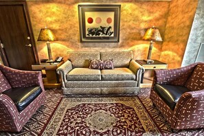 1 bedroom, premium bedding, desk, iron/ironing board - The Bertram Inn & Conf Ctr Trademark Collection by Wyndham (Aurora)