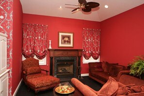 Flat-screen TV - The Bertram Inn & Conf Ctr Trademark Collection by Wyndham (Aurora)