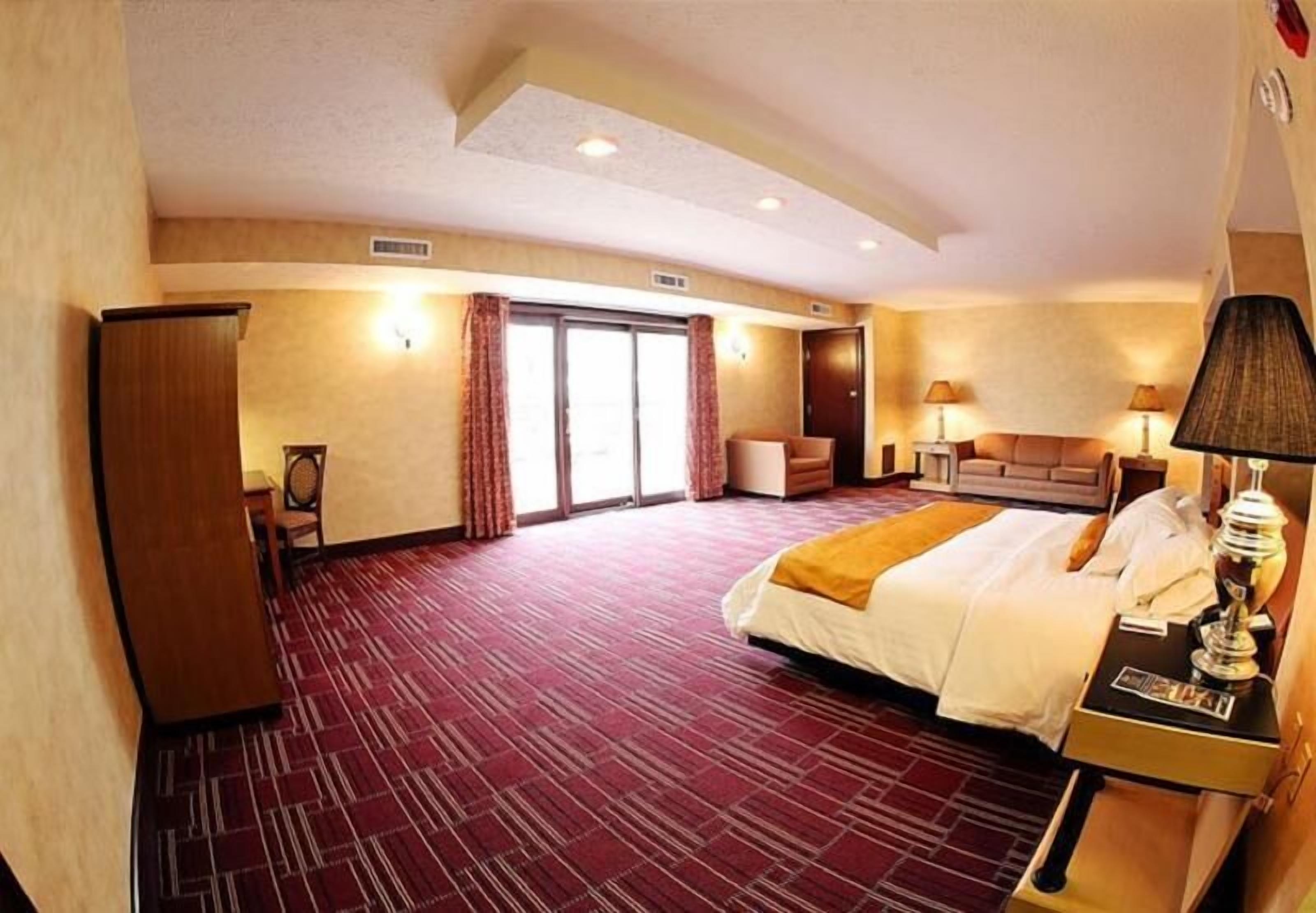 1 bedroom, premium bedding, desk, iron/ironing board