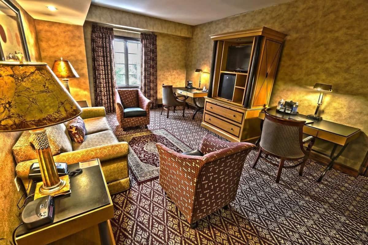 Suite, 2 Double Beds, Non Smoking | 1 bedroom, premium bedding, desk, iron/ironing board