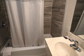 Standard Room, 1 King Bed | Bathroom | Combined shower/tub, free toiletries, hair dryer, towels