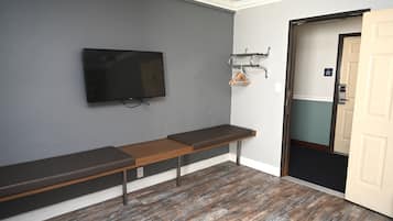 Quarto casal, 2 camas de casal, para não fumantes | 1 quarto, ferros/tábuas de passar roupa, Wi-Fi de cortesia