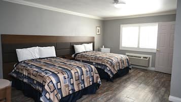 Quarto casal, 2 camas de casal, para não fumantes | 1 quarto, ferros/tábuas de passar roupa, Wi-Fi de cortesia