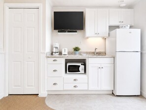 Suite, 1 Bedroom | Private kitchen | Fridge, microwave, oven, stovetop