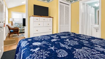 Cottage, 2 Bedrooms, 2 Bathrooms | Bed sheets, alarm clocks