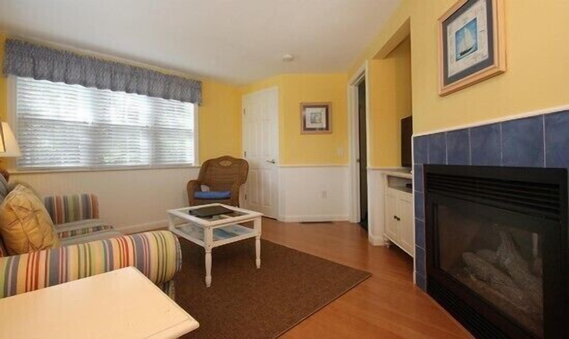 villa, 2 bedrooms | living room | tv, dvd player