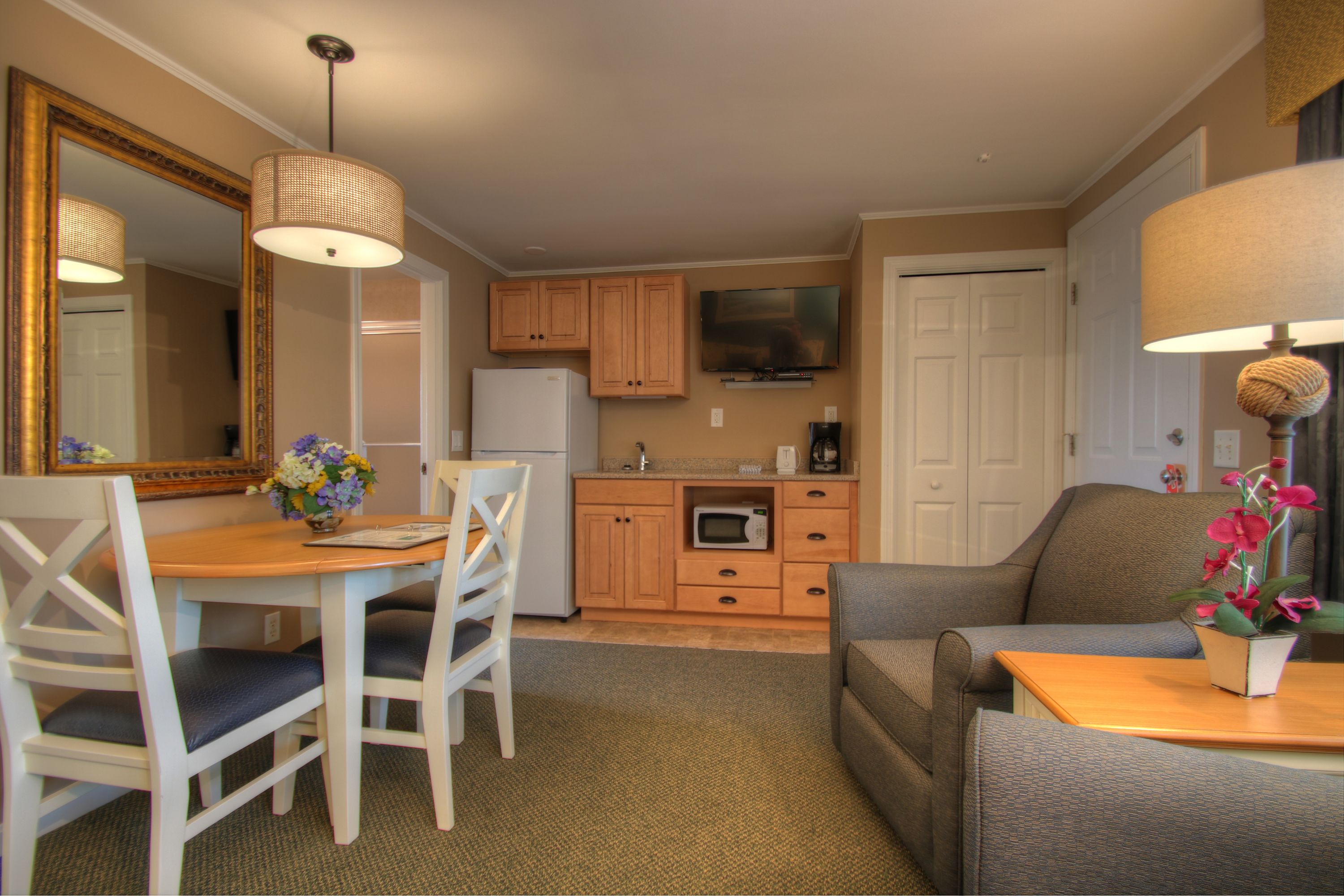 suite, 1 bedroom | alarm clocks