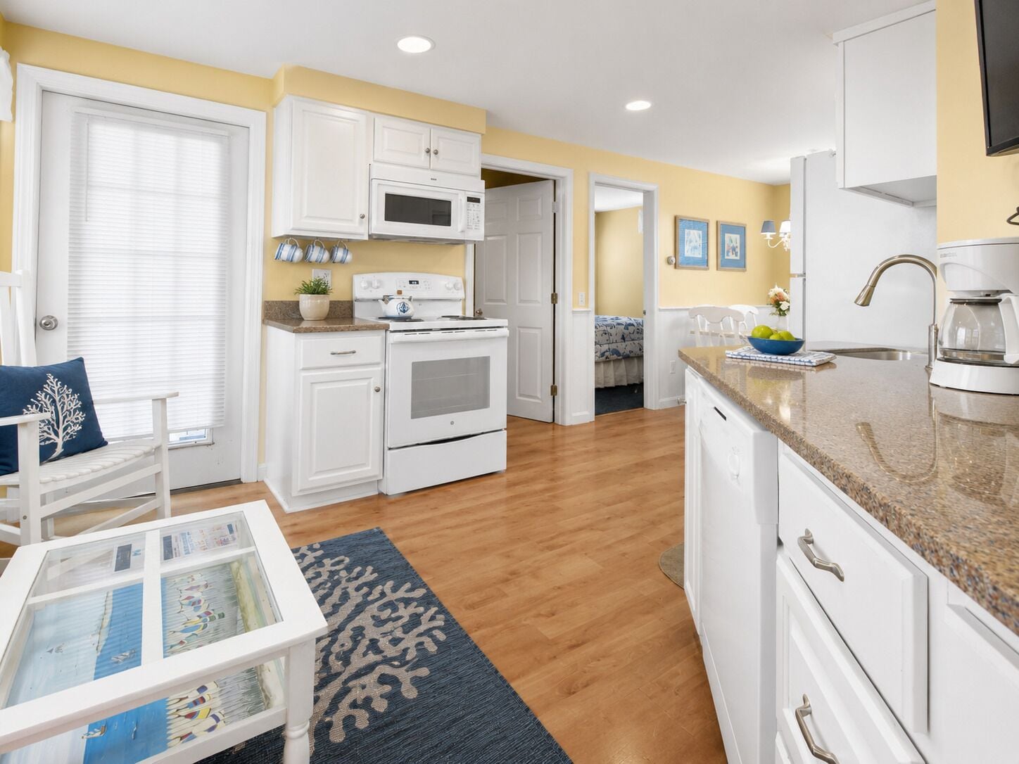Cottage, 3 Bedrooms | Private kitchen | Fridge, microwave, oven, stovetop