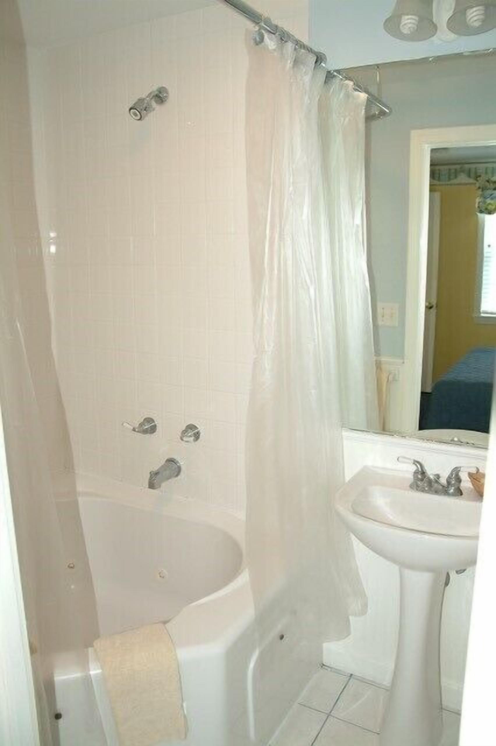 cottage, 2 bedrooms, 2 bathrooms | bathroom | combined shower/bathtub, hair dryer, towels