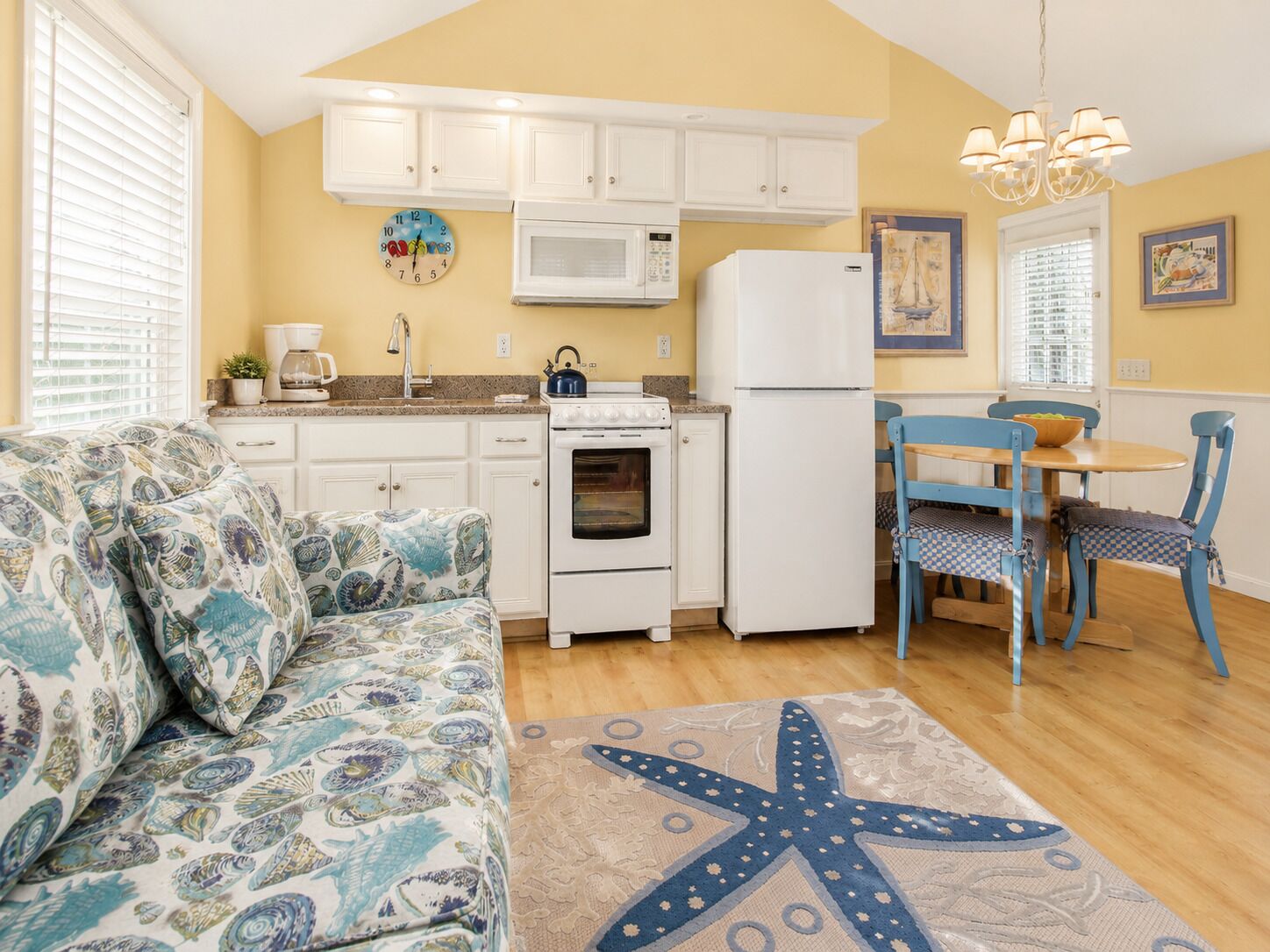 Cottage, 1 Bedroom | Private kitchen | Fridge, microwave, oven, stovetop