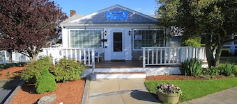 Colonial Acres Resort