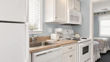 Cottage, 2 Bedrooms, 2 Bathrooms | Private kitchen