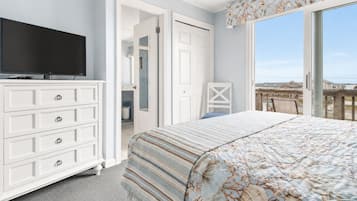Suite, 1 Bedroom | Bed sheets, alarm clocks