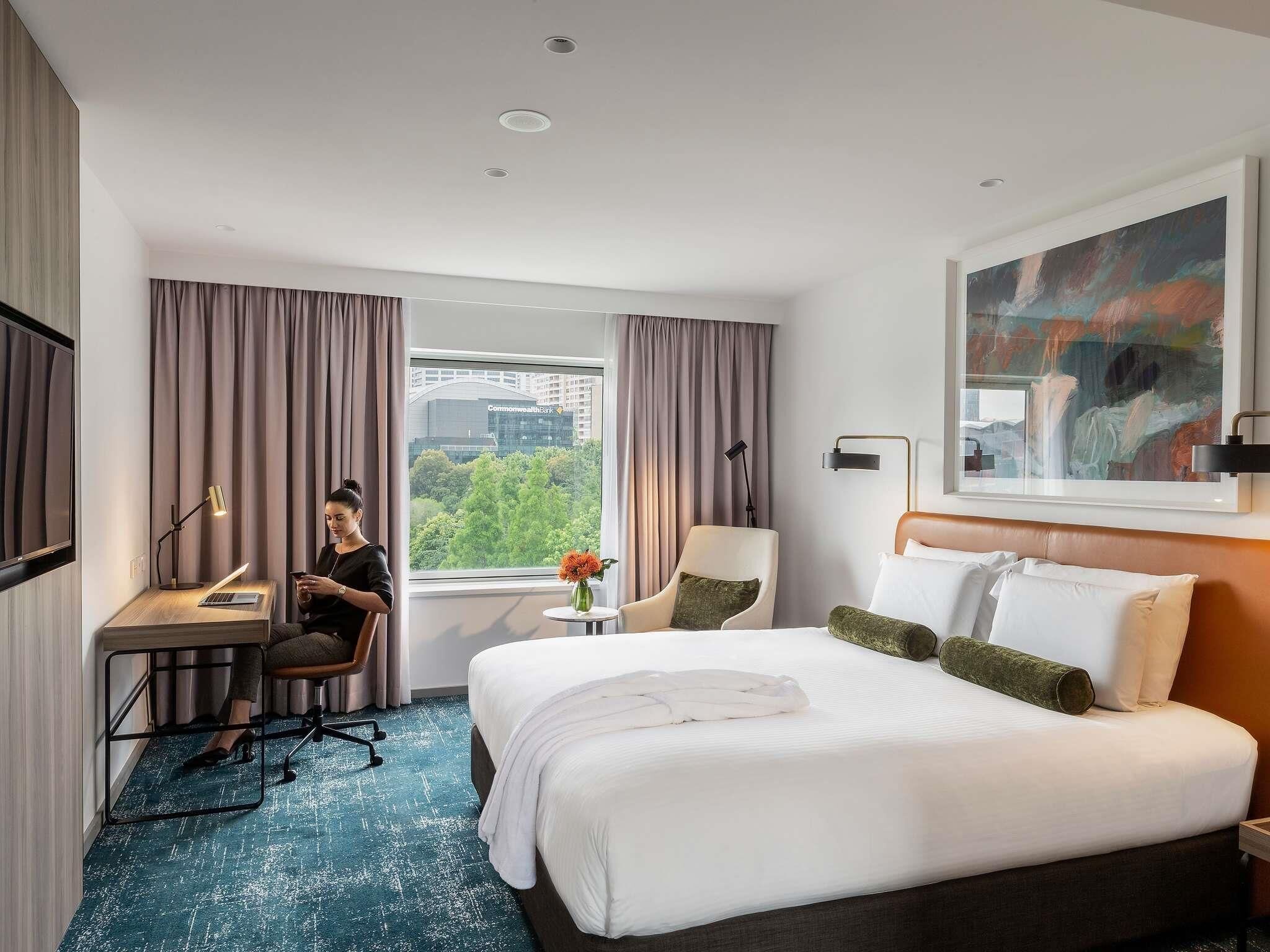 Deluxe Room, 1 King Bed, City View | Hypo-allergenic bedding, minibar, in-room safe, desk