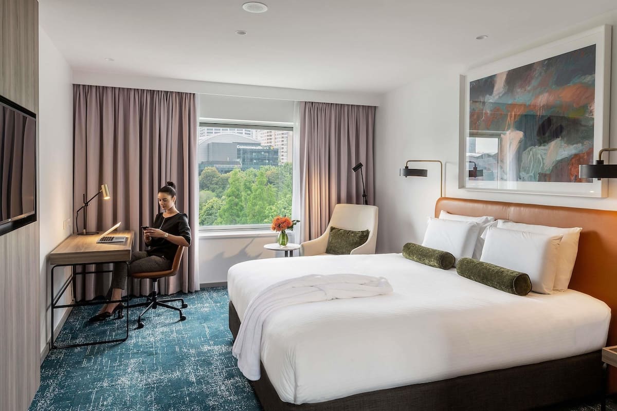 Deluxe Room, 1 King Bed, City View | Hypo-allergenic bedding, minibar, in-room safe, desk