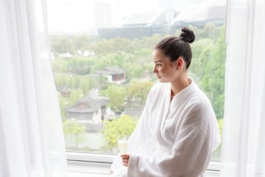 Allergikerbettwaren, Minibar, Zimmersafe, Schreibtisch