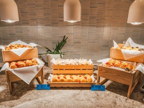 Café da manhã com buffet todos os dias mediante uma taxa